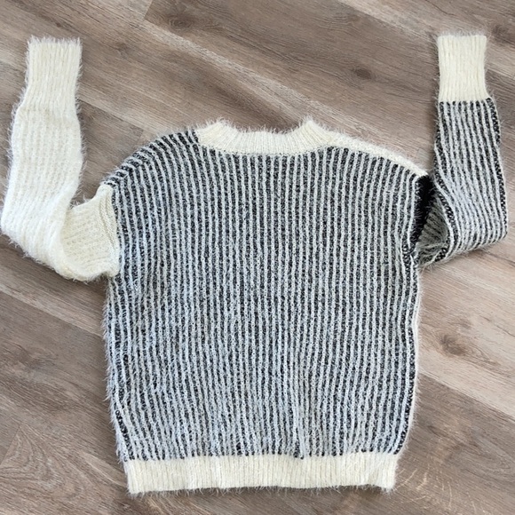 Bobeau Women’s Eyelash White Colorblock Pullover Sweater Size Medium NWT - Picture 10 of 10